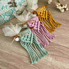 Μπομπονιέρα Μακραμέ Κρεμαστό Διακοσμητικό Τρίγωνο Σε Στικ Κανέλας