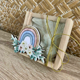 Μπομπονιέρα Βάπτισης Ξύλινο Κουτάκι Ουράνιο Τόξο