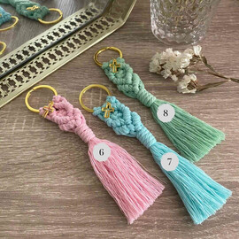 Μαρτυρικά Βάπτισης Μακραμέ Μπρελόκ Με Χρυσό Σταυρουδάκι