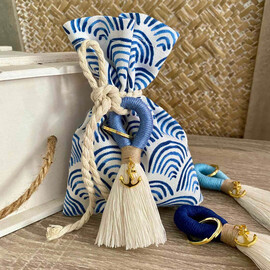 Μπομπονιέρα Πουγκί Μπλε Κύματα Με Μακραμέ Μπρελόκ Άγκυρα