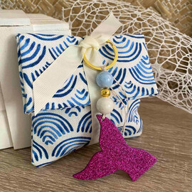 Μπομπονιέρα Πουγκί Μπλε Κύματα Με Μπρελόκ Ουρά Γοργόνας