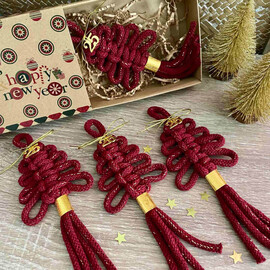 Χειροποίητο Γούρι Μακραμέ 2025 Χριστουγεννιάτικο Δέντρο Έλατο Golden Wine Red