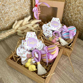 Πασχαλινό Σετ Δώρου Με Scrunchie Μακραμέ Μπρελόκ Και Σαπουνάκια