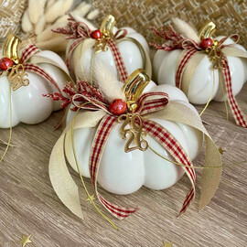 Γούρι 2026 Λευκή Κεραμική Κολοκύθα