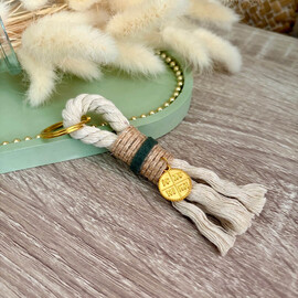 Boho Μαρτυρικά Βάπτισης – Μπρελόκ με Εκρού Κορδόνι & Αγιοκωνσταντινάτο