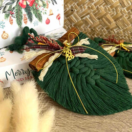 Γούρι 2026 Μακραμέ Φύλλο Κρεμαστό Κυπαρισσί