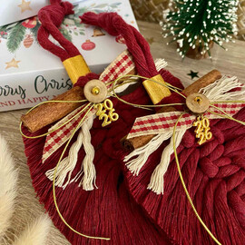 Γούρι 2026 Μακραμέ Φύλλο Κρεμαστό Μπορντώ