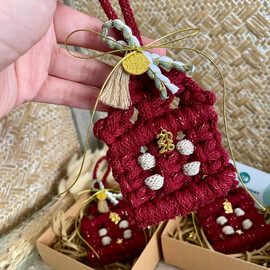 Γούρι 2026 Μακραμέ Σπιτάκι Με Αγιοκωνσταντινάτο