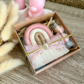 Κέρασμα Γέννας Μακραμέ Ουράνιο Τόξο Με Φιογκάκι Σε Κουτάκι