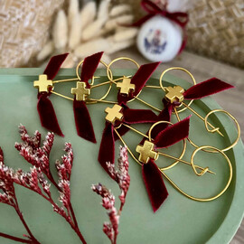 Μαρτυρικά Βάπτισης Παραμάνα Με Χρυσό Σταυρουδάκι Και Βελούδινη Κορδέλα Μπορντώ