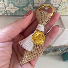 Μαρτυρικά μπρελόκ με αγιοκωνσταντινάτο και φούντα