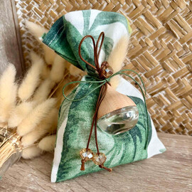 Μπομπονιέρα Αρωματικό Αυτοκινήτου Σε Πουγκί Τροπικά Φύλλα