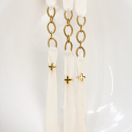 Μαρτυρικό Βραχιόλι Celfie & Co J-6 | Εκρού Κορδέλα με Αλυσίδα & Επιχρυσωμένος Σταυρός