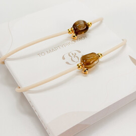 Μαρτυρικό Βραχιόλι Celfie & Co J-7 | Εκρού Καουτσούκ, Καφέ Ακρυλική Πέτρα & Επιχρυσωμένος Σταυρός