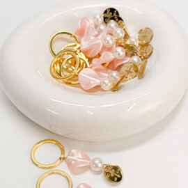 Μαρτυρικό Μπρελόκ Celfie & Co T-85 | Πέρλα, Πέταλο Λουλουδιού & Χρυσό Plexiglass Κωνσταντινάτο