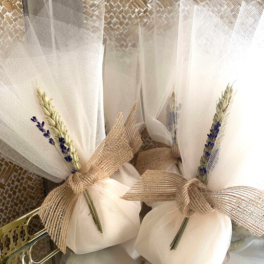 Μπομπονιέρα Γάμου Τούλι Με Λεβάντα Και Στάχυ