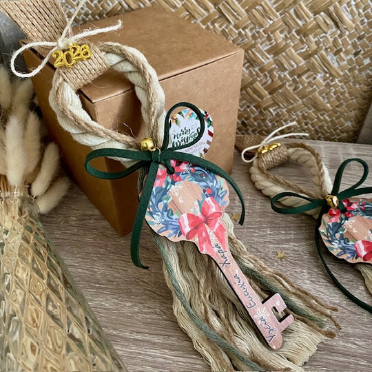 Γούρι 2026 Ξύλινο Κλειδί Με Ευχές Γούρι 2026 Ξύλινο Κλειδί Με Ευχές