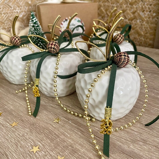 Γούρι 2026 Λευκό Πορσελάνινο Διακοσμητικό Μήλο Γούρι 2026 Λευκό Πορσελάνινο Διακοσμητικό Μήλο