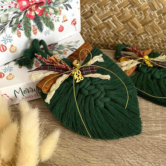 Γούρι 2026 Μακραμέ Φύλλο Κρεμαστό Κυπαρισσί