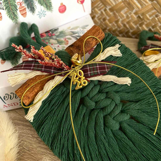 Γούρι 2026 Μακραμέ Φύλλο Κρεμαστό Κυπαρισσί