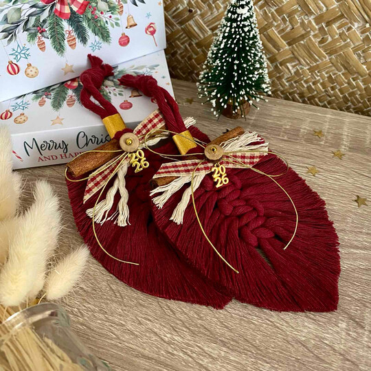 Γούρι 2026 Μακραμέ Φύλλο Κρεμαστό Μπορντώ