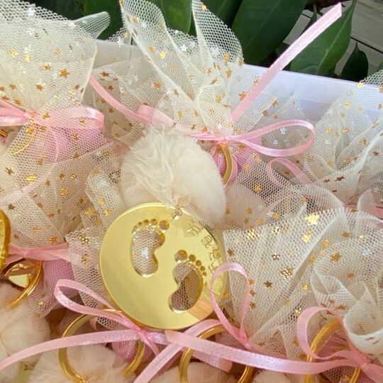 Κέρασμα Γέννας Μπρελόκ Πατουσάκια Plexiglass Με Πον Πον