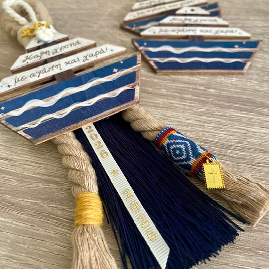 Κρεμαστό Γούρι 2026 Ξύλινο Καράβι Με Ευχές Κρεμαστό Γούρι 2026 Ξύλινο Καράβι Με Ευχές