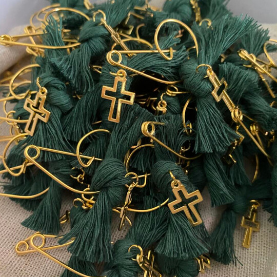 Μαρτυρικά Βάπτισης Παραμάνα Με Δεμένο Νήμα & Χρυσό Σταυρουδάκι (pine green)