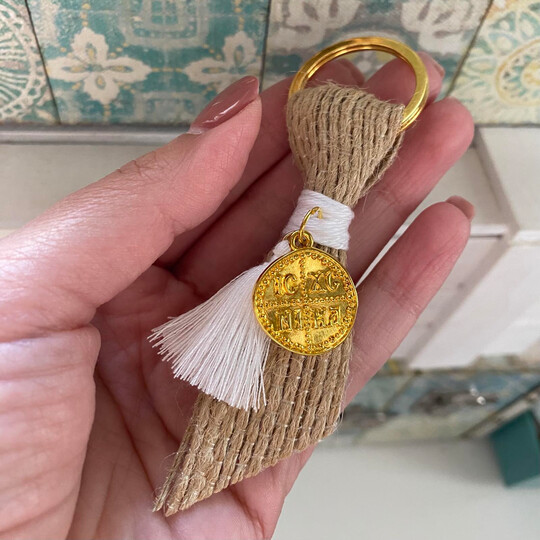 Μαρτυρικά μπρελόκ με αγιοκωνσταντινάτο και φούντα