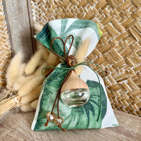 Μπομπονιέρα Αρωματικό Αυτοκινήτου Σε Πουγκί Τροπικά Φύλλα