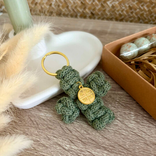 Μπομπονιέρα Βάπτισης Μακραμέ Σταυρός Μπρελόκ Σε Κουτάκι