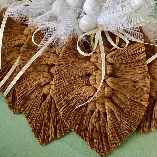 Μπομπονιέρα Βάπτισης Φύλλο Μακραμέ Μπρελόκ Caramel