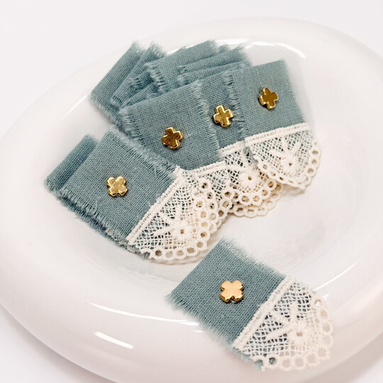 Μαρτυρικό Πέτου Celfie & Co M-45 | Βεραμάν Τρέσα, Δαντέλα & Επιχρυσωμένος Σταυρός