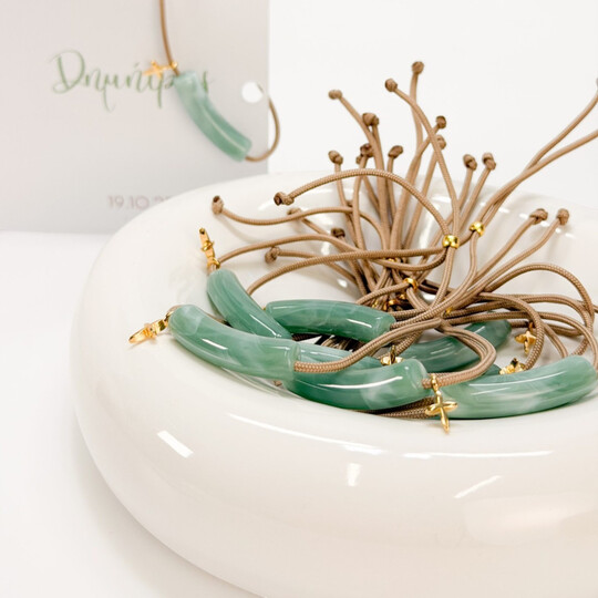 Μαρτυρικό Βραχιόλι Celfie & Co M-47 | Μπεζ Κορδόνι, Βεραμάν Χάντρα & Επιχρυσωμένος Σταυρός